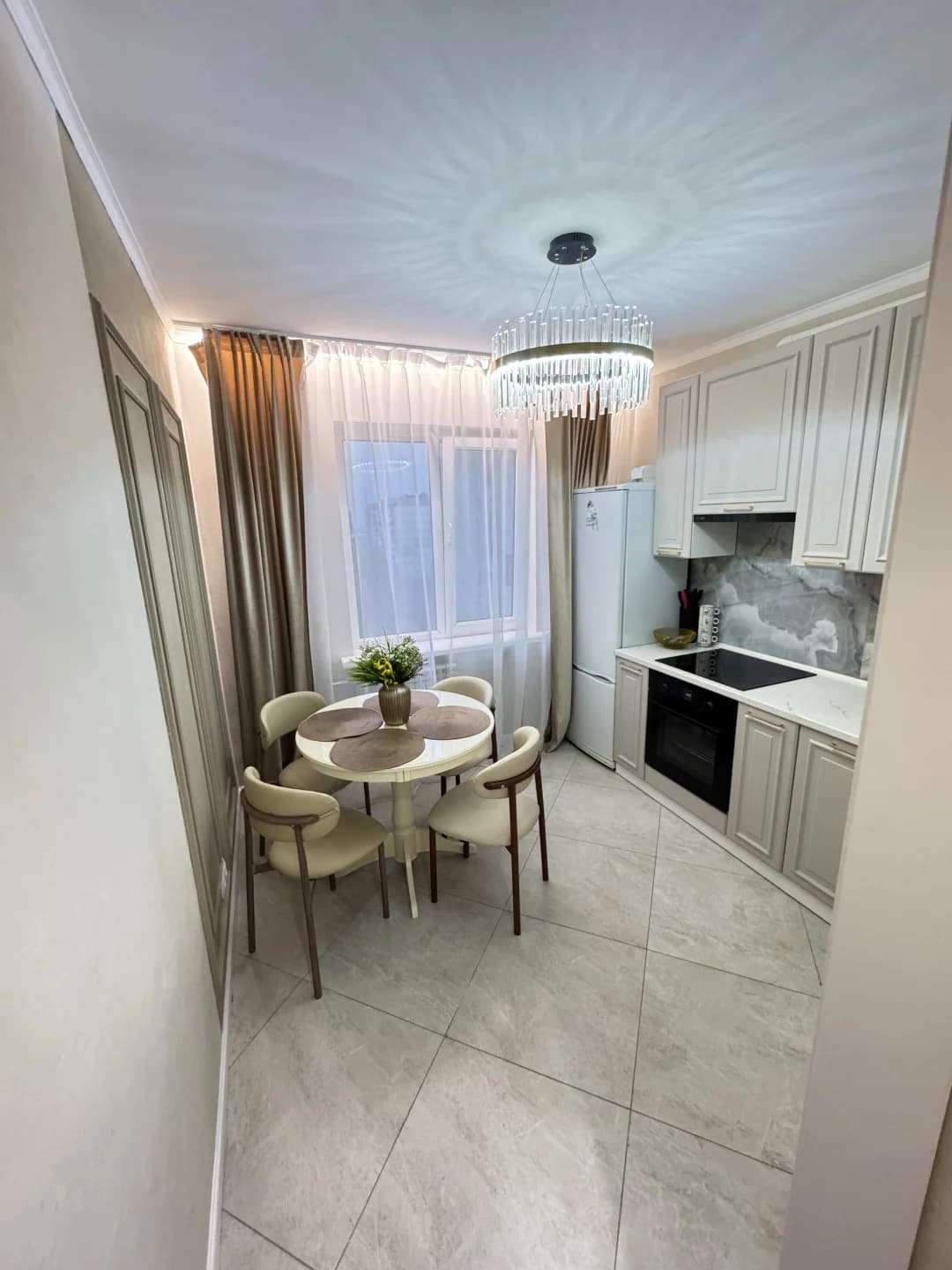 3-комнатная квартира, 72,3 м², ул. Героя России Зозулина В.Н., г. Луганск — фото 1