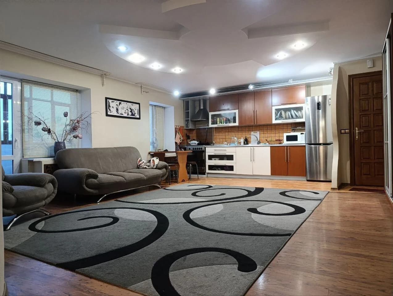 4-комнатная квартира, 109,3 м², ул. Градусова, г. Луганск — фото 1